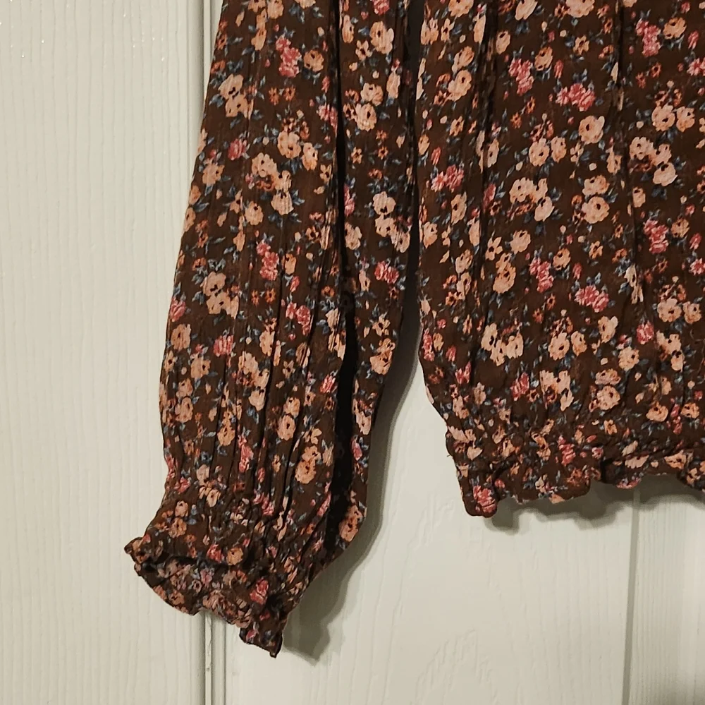 AE Blouse - Picture 3 of 4